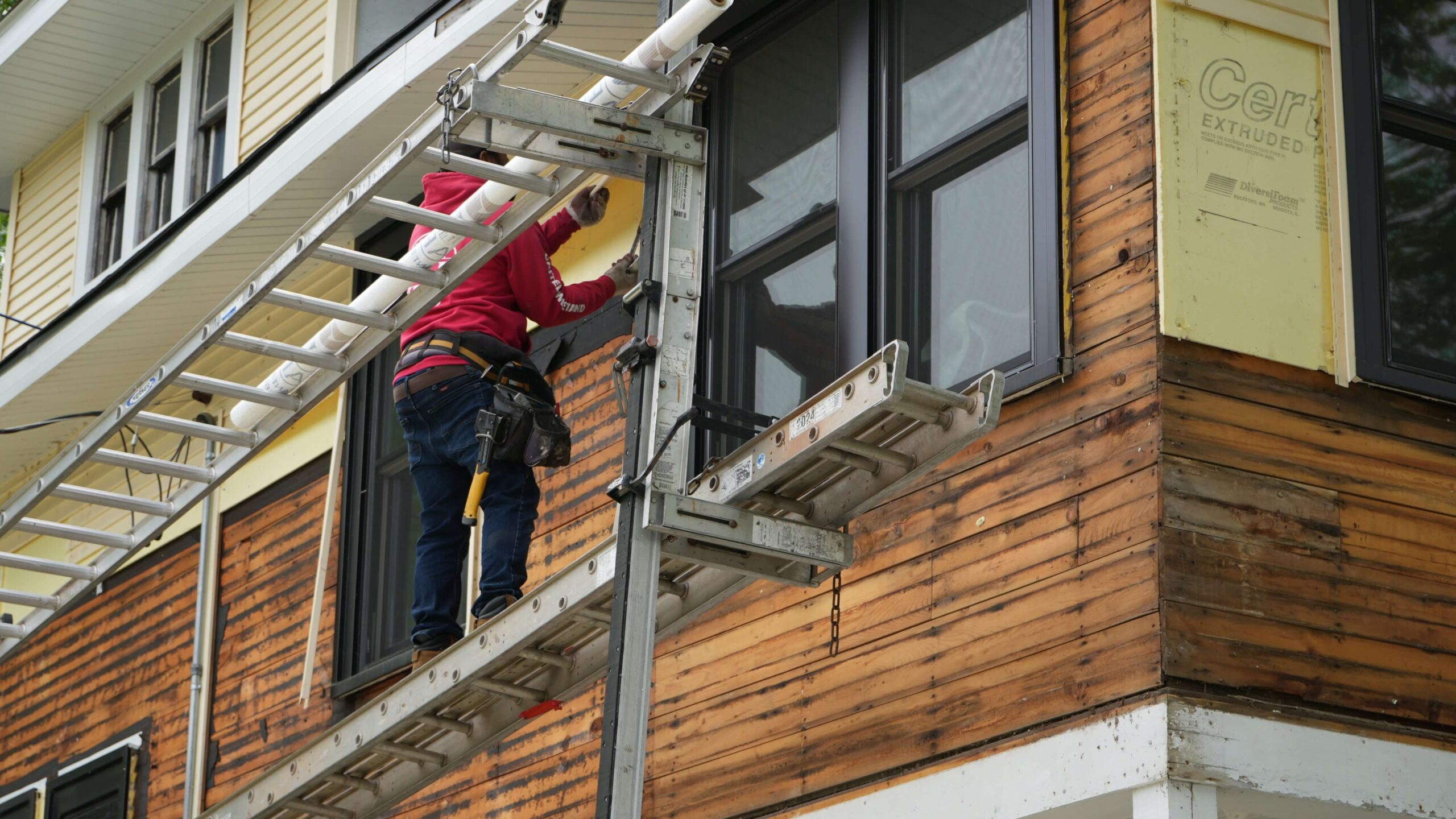 Minnesota Exterior Company removing existing siding on Scandia, MN home