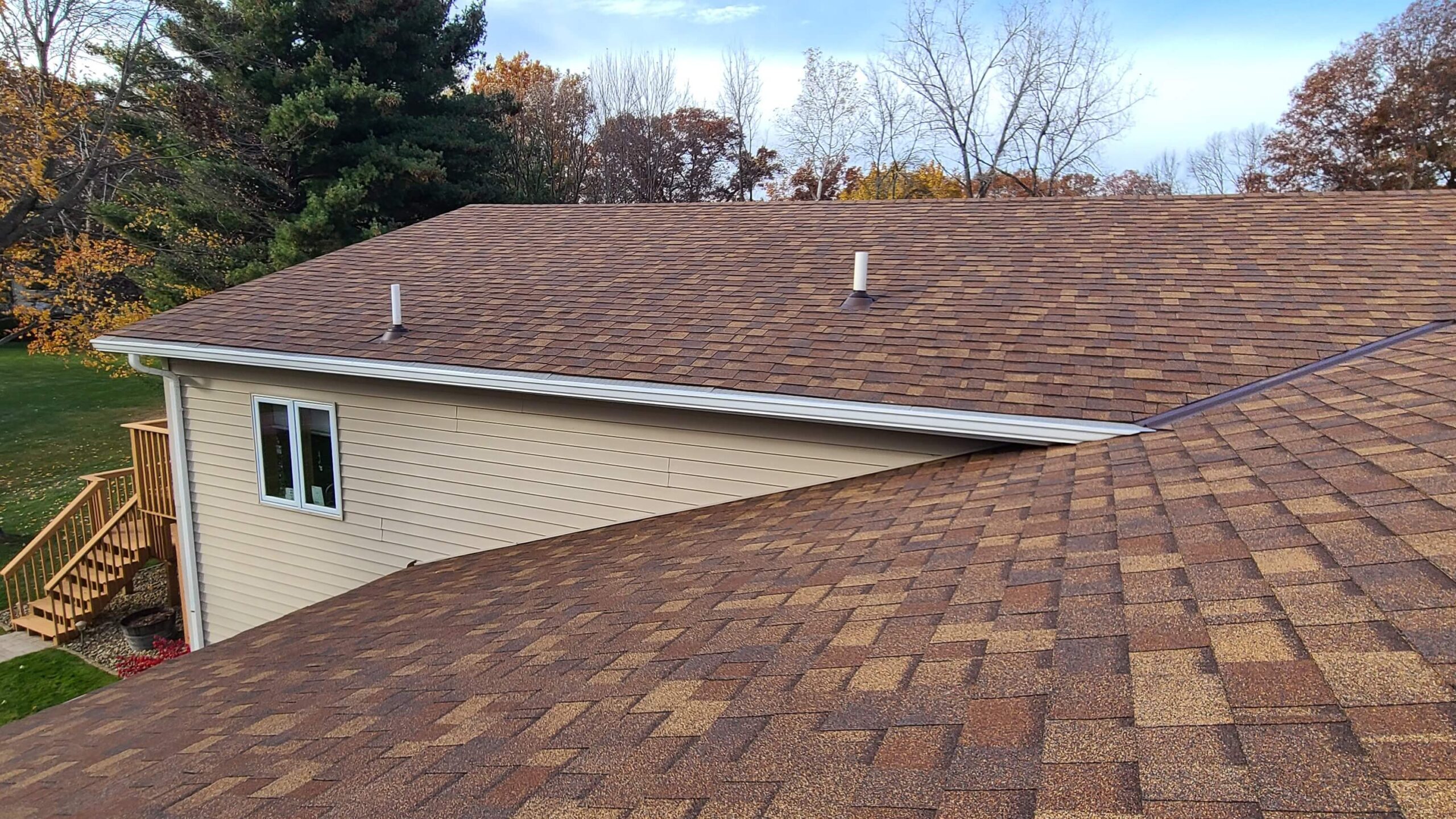 Owens Corning TruDefintion Duration AR shingle in Desert Rose installed on Wyoming, MN home