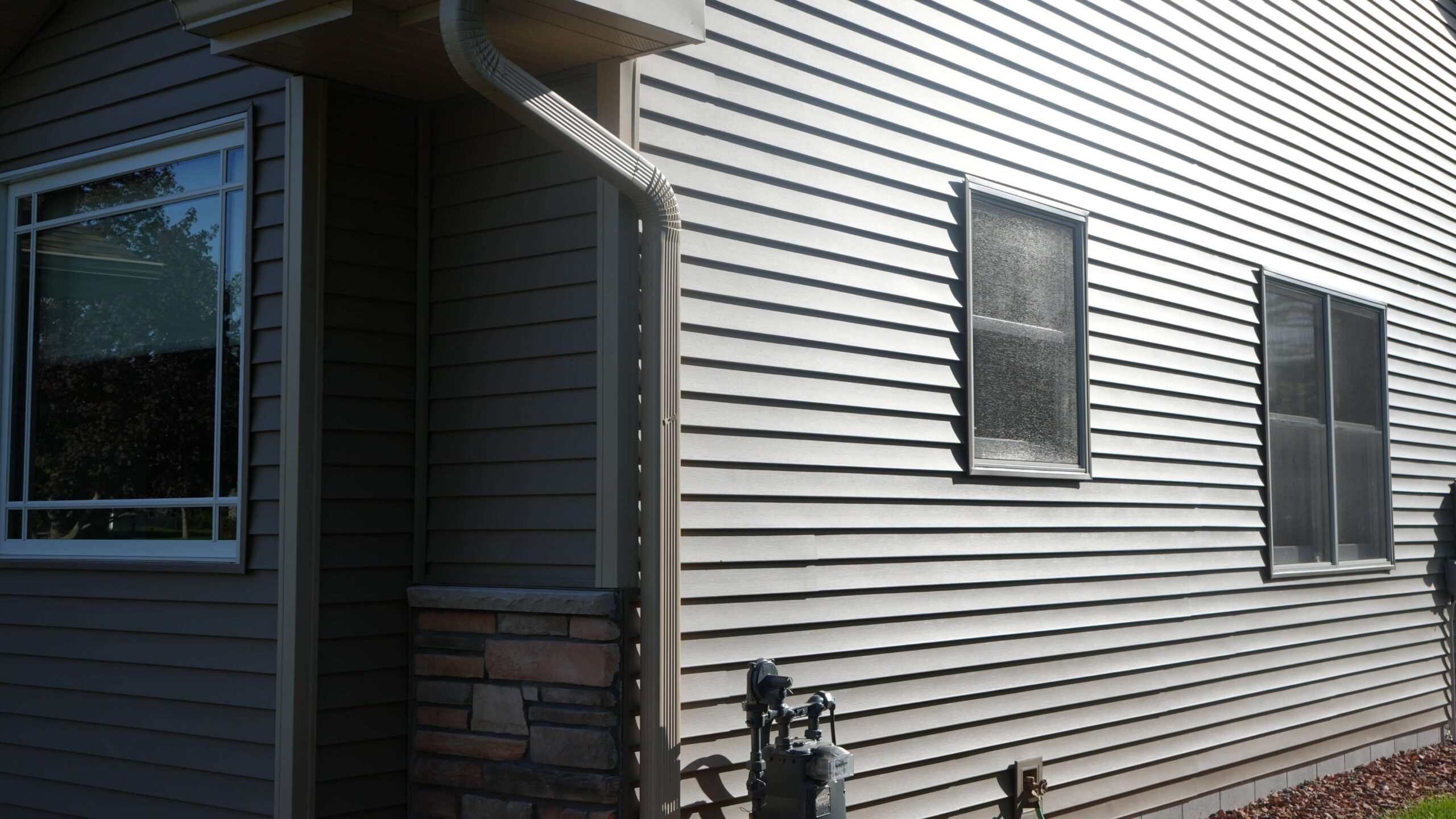 Wyoming, MN house with upgraded windows on front and side